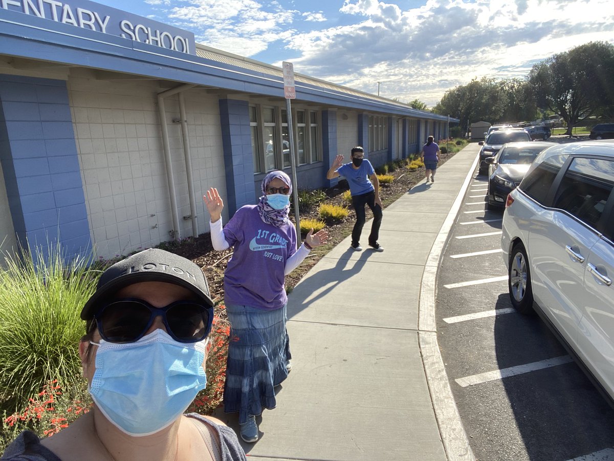 bubbles_n_balls's tweet photo. material pick up day! Staff is hard @ work in the heat! Thank you for all you do for our kids! @usdlearns @NoddinElem @NoddinHSC https://t.co/xtEyyaIWjt