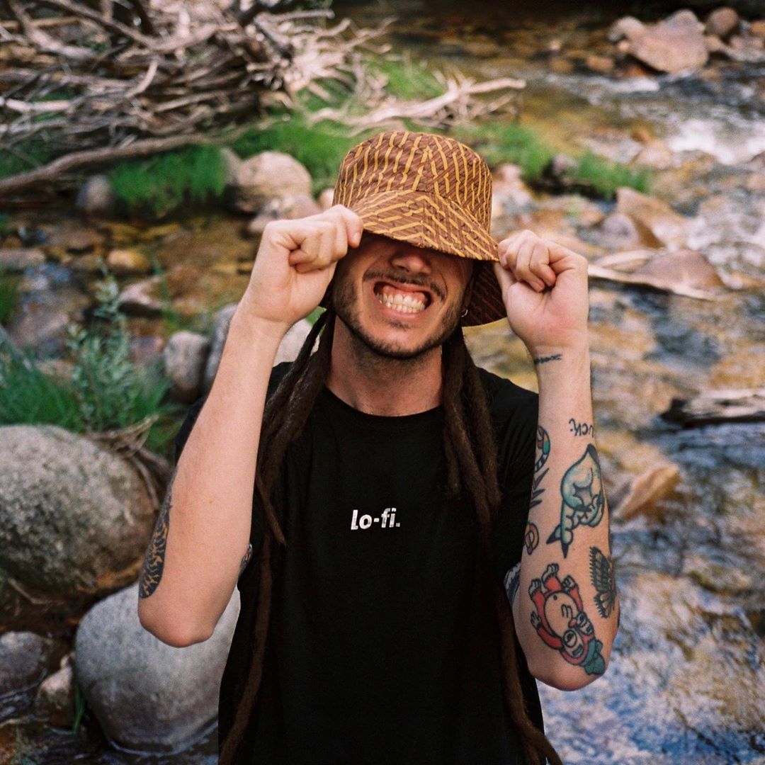 Fleek_Mag's tweet photo. La polivalencia de @SlothBrite le ha llevado a ahondar en el ámbito musical tras haber conquistado el vocal y el audiovisual en los últimos años.
En su nueva faceta de productor, comparte con sus seguidores un nuevo track titulado #MagicPocket.
Tuyo en https://t.co/xWIfh7qBlK https://t.co/rDarDfWhCX
