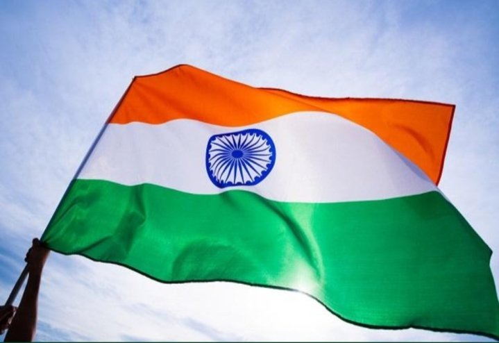amadhya_patel's tweet photo. Kuch nasha Tiranga ki aan ka hai, kuch is mitti ka shaan ka hai. Deshbhar mai lehra raha hai yeh Tiranga, Yeh nasha Hindustan ka hai❤️❤️
#JaiHind 
#Vandematram 
#HappyIndependenceDay https://t.co/jRau33FK78