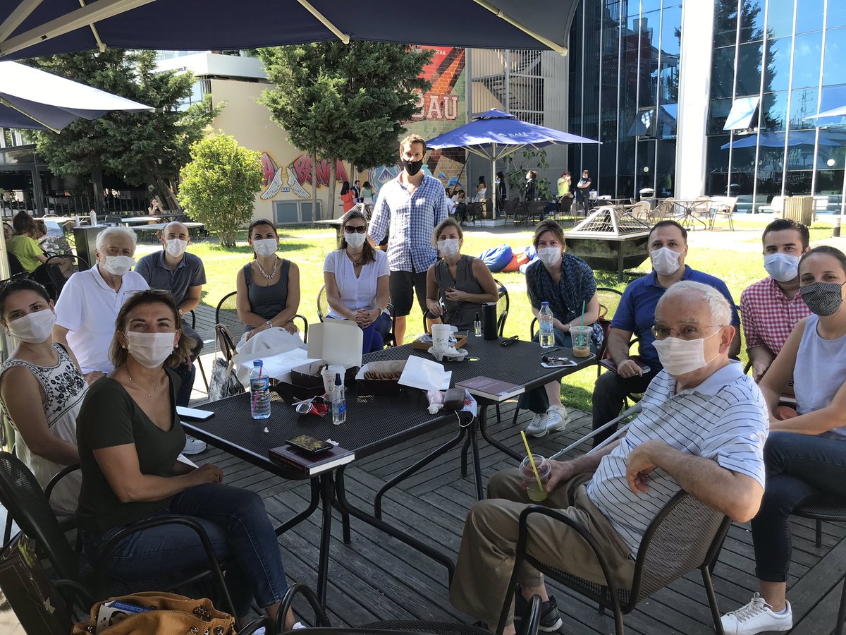ebruscsokullu's tweet photo. #BAUTercihveTanıtımGuenleri bitti
💯pırıl pırıl adaylarla tanıştık
💯#teams20 ekibindeki arı gibi çalışkan öğrencilerimiz bize müthiş destek verdi 
💯@baupolsir olarak yeni öğrencilerimizi heyecanla bekliyoruz.
#geleceksen #baupolsirrocks🍀@bauiisbf https://t.co/Z9RcJyF89Q
