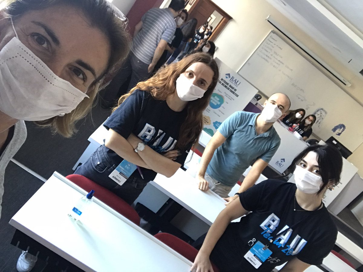 ebruscsokullu's tweet photo. #BAUTercihveTanıtımGuenleri bitti
💯pırıl pırıl adaylarla tanıştık
💯#teams20 ekibindeki arı gibi çalışkan öğrencilerimiz bize müthiş destek verdi 
💯@baupolsir olarak yeni öğrencilerimizi heyecanla bekliyoruz.
#geleceksen #baupolsirrocks🍀@bauiisbf https://t.co/Z9RcJyF89Q