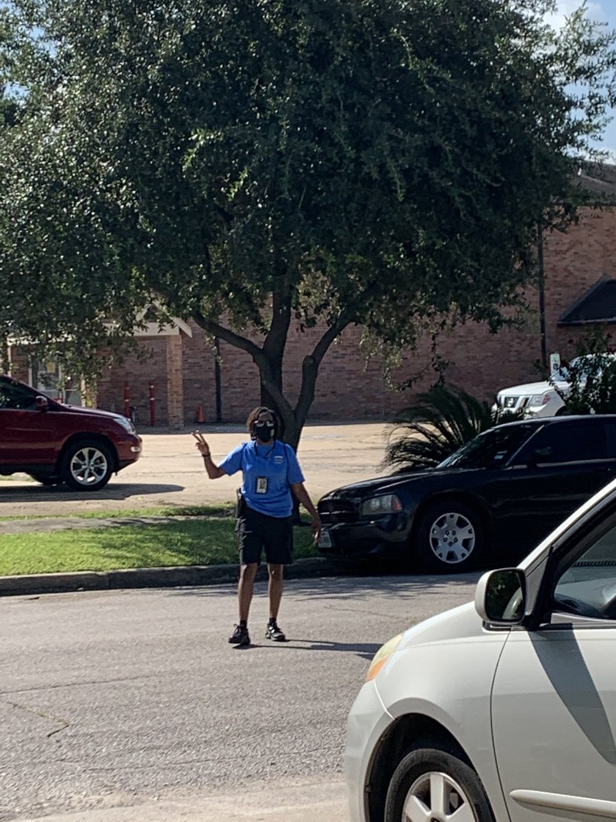 hpdcentralpal's tweet photo. @houstonpolice #GHPAL at South Central stationβs #BackToSchool #BackpackDistribution π€π€π€ #RelationalPolicing Huge shoutout @McDonalds @Target @Walmart & @HelpingHandHTX for all the donations & support! #GreatCommunityPartners #Grateful @ArtAcevedo @TroyFinner @caroletajohnson https://t.co/fQ7SJmK0k6