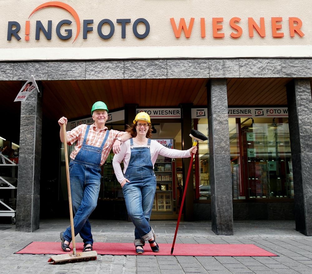 GoCoburg's tweet photo. Foto Wiesner bricht auf zu neuen Ufern! ⛵️ Ab sofort bis 29.08. großer Räumungsverkauf 🧹 bei Foto Wiesner, Steinweg 35.
Bilderrahmen, Stative, Fototaschen, analoge Kameras 📷, Fotozubehör, Deko zu super günstigen Preisen https://t.co/tv5IHrUGOi  #Foto #Fotografieren #Coburg https://t.co/dMM65hsQ9V