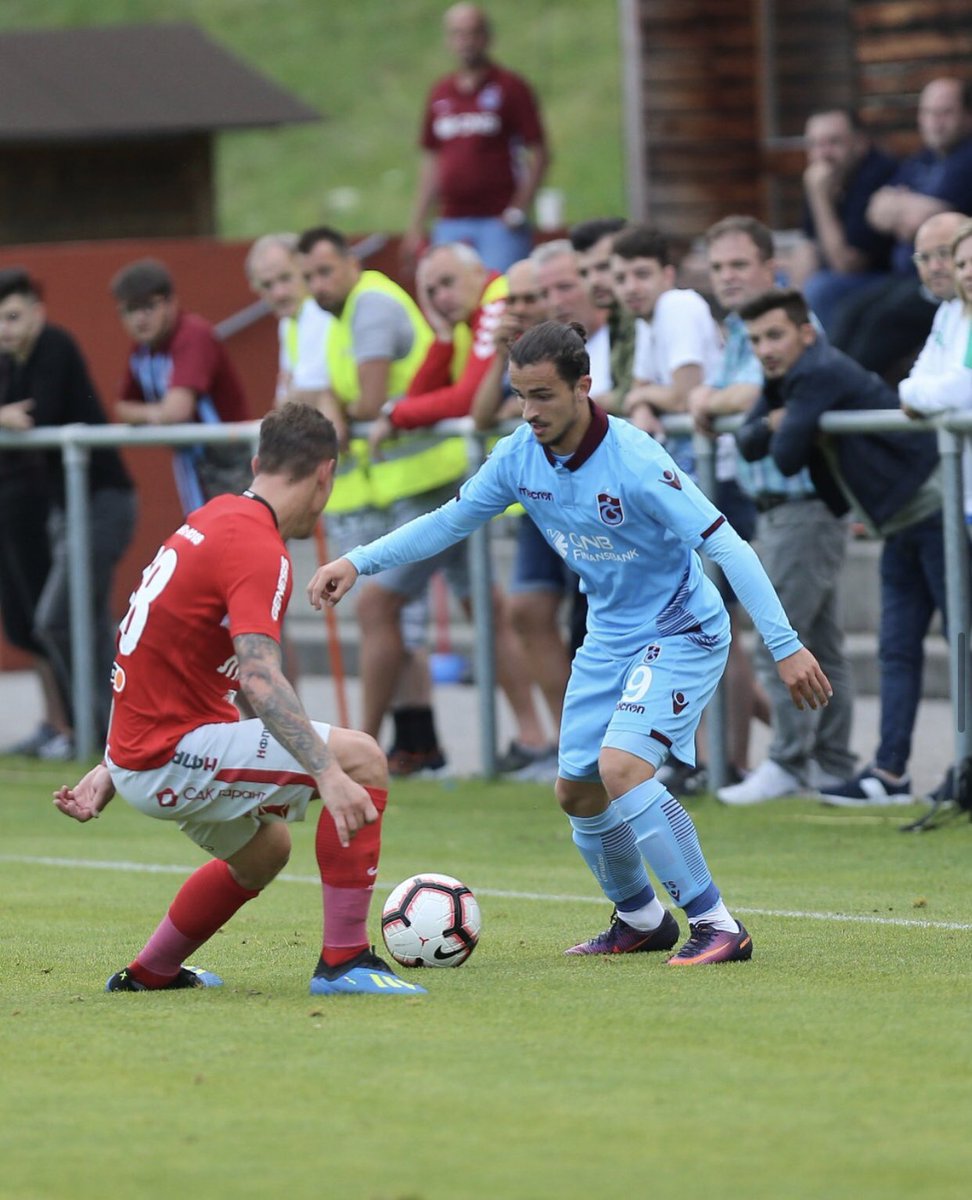 ahmethakans9's tweet photo. Yıllardır formasını gururla terlettiğim Trabzonspor ile sözleşmemi 2 yıl daha uzatmış bulunmaktayım. Bu arma altında mücadelemi her zaman ve her koşulda göstereceğim. Emeği geçen herkese teşekkür ederim. ❤️💙 https://t.co/g4HYWuWp5i