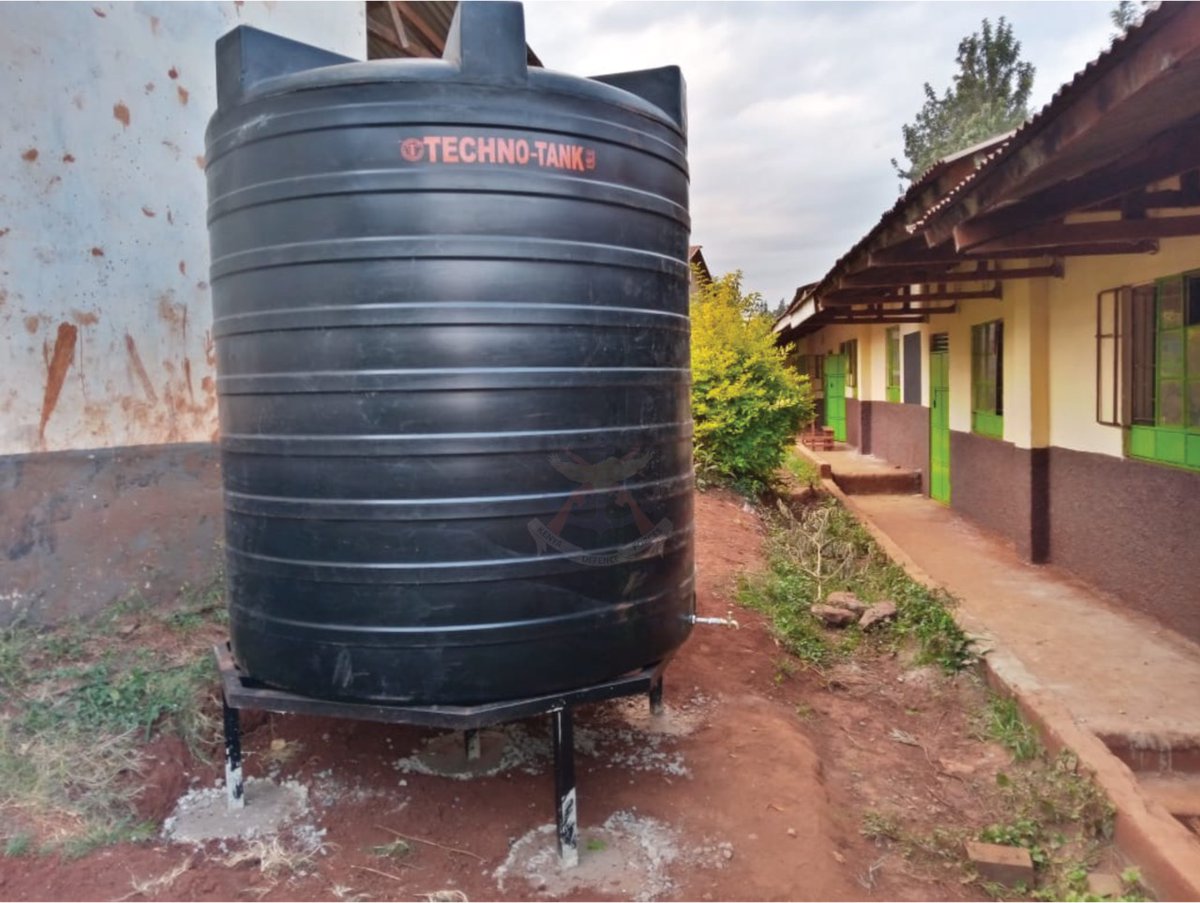 KDF engineers who were rehabilitating the Nairobi-Nanyuki railway line, were accommodated at the Wathiani Primary School in Muranga County. They renovated classroom walls, roof, repainted the gate and installed a 5000 litre water tank, giving the school a fresh look.