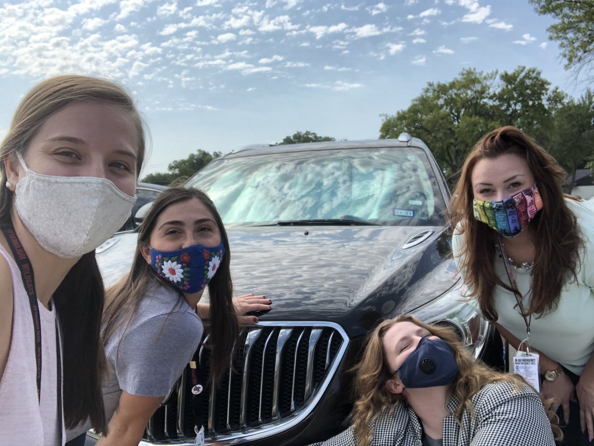 beth_hatfield21's tweet photo. 🚗 beep beep school year coming through 🚙 @mrrustin @LakeHighlandsJH @VinceVenditto @AP_CCD @lauraehering https://t.co/vwK1lnyDBH