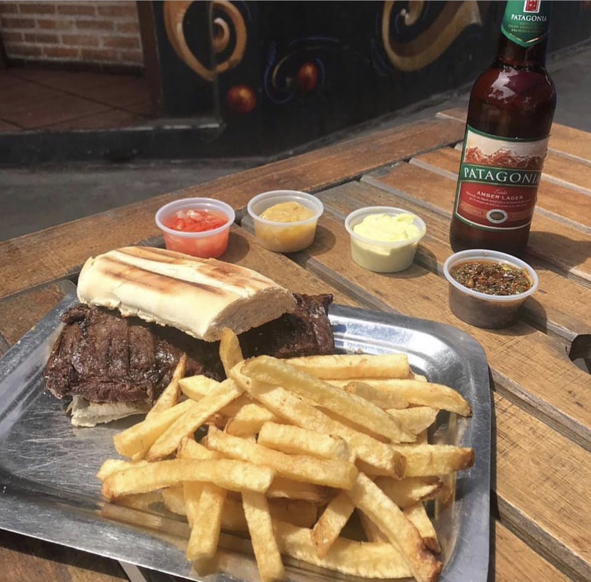 Necesitas algo más con este día primaveral⁉️
👉🏼Sanguche de entraña, y si es con 🍟 mejor.
Agregale nuestras salsas caseras sin cargo ✅ chimi ✅ criolla ✅ cebollas caramelizadas. Salud🍺
.
🔥 Pedidosya 🔥 Take away
📲MERCADO PAGO