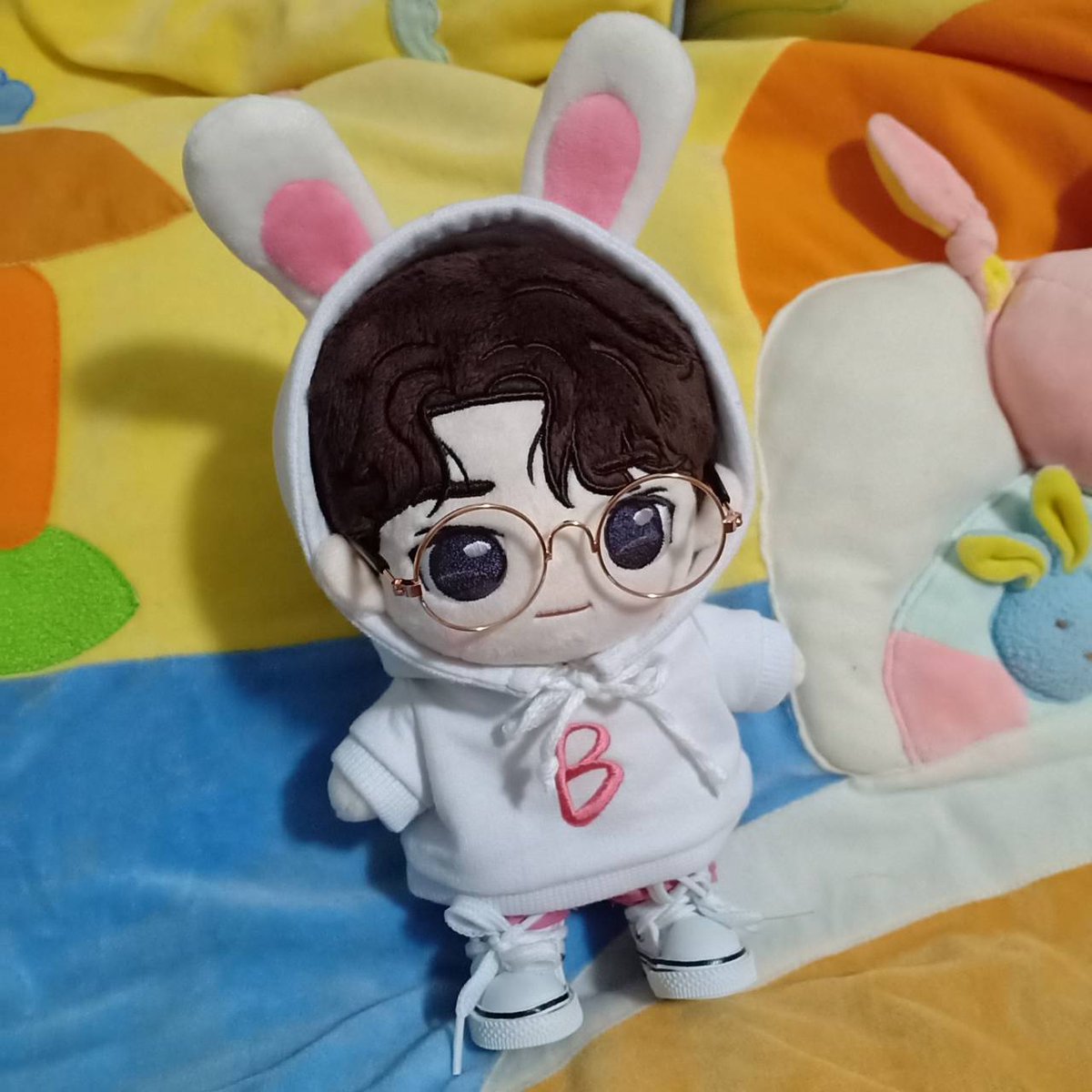 น้องป๋อน้อยมาแน้ววว น้อนน่ารักมากเลยค่ะ น่ารักจนใจเจ็บ น่ารักน่าชังน่าเอ็นดูวววว ตัวเท่าเมี่ยงงง ถูกใจใช่เลยที่รอคอยมา คลอดแล้ววววว

น้องป๋อยิ้มหงึจาก <a href="/Thestorydoll/">The story doll✨</a> 
ร้องเท้าจาก <a href="/porporstore/">ร้านปอปอ</a>