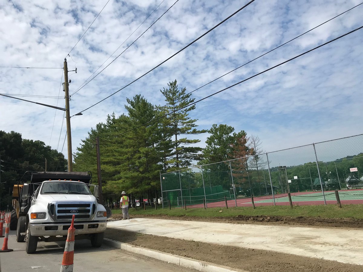 WeMoveCincy's tweet photo. California, Ohio River Trail Update: Crews continue to pour concrete as this segment of trail takes shape. It runs parallel with Kellogg Ave b/w Salem and Sutton roads just east of  Lunken Airport. @WCPO @FOX19 @Local12 @CincyPD @MtWashingtonCC @cincinnatimetro https://t.co/f1C1gKGU1F