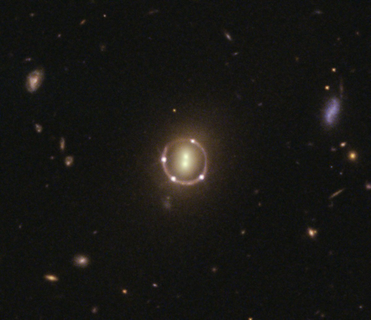 I saw this image (thanks  @AstroRJS and  @SpaceGeck) and I new I had to share it with you all. This is an Einstein Ring - I haven't given too much detail in the video specific to this image and I recommend you check Russell's thread   https://twitter.com/AstroRJS/status/1293185785173127173?s=192/6