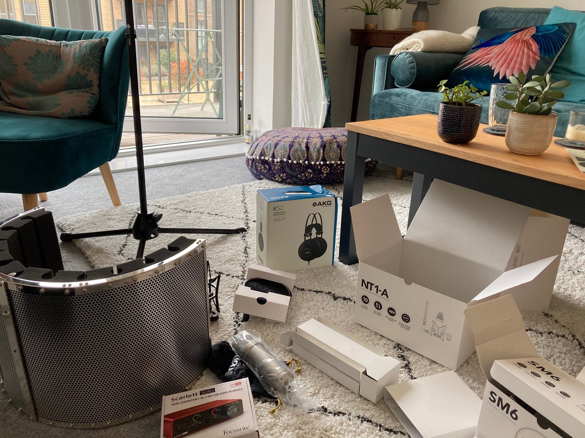 Feels like Christmas here today. The home studio has arrived!! Excited to start doing voice overs from home 🤗 
Anyone looking for voice over artists, I’ll be up and running from next week! 
Better start clearing those shoes out of the cupboard...

#homestudio #voiceoverartist