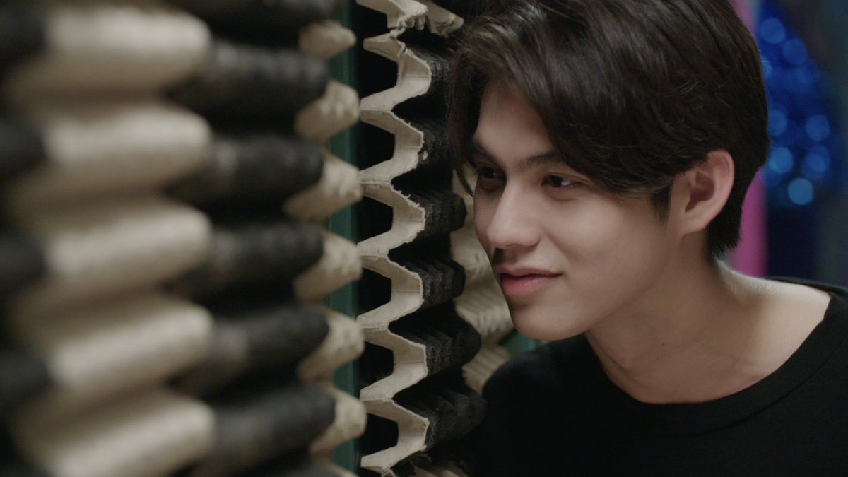 mcleeeyn's tweet photo. tine recorded a video of sarawat playing the guitar because he really wants to learn and prove to all of us that he can be a perfect partner for wat and wat just being jealous of himself because of what he heard okay “best couple” 👏🏼

 #ยังคั่นกูEP1 #STILL2GETHER #ไบร์ทวิน https://t.co/KGpN17SBS5