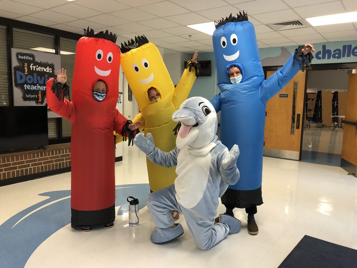 We are having a great time welcoming back our students today during our drive-thru celebrations! <a href="/DolvinES/">Dolvin ES</a> <a href="/CarrieHalron/">Carrie Halron</a> <a href="/mrsjennshaffer/">Jennifer Shaffer</a> @dashthedolphin1
