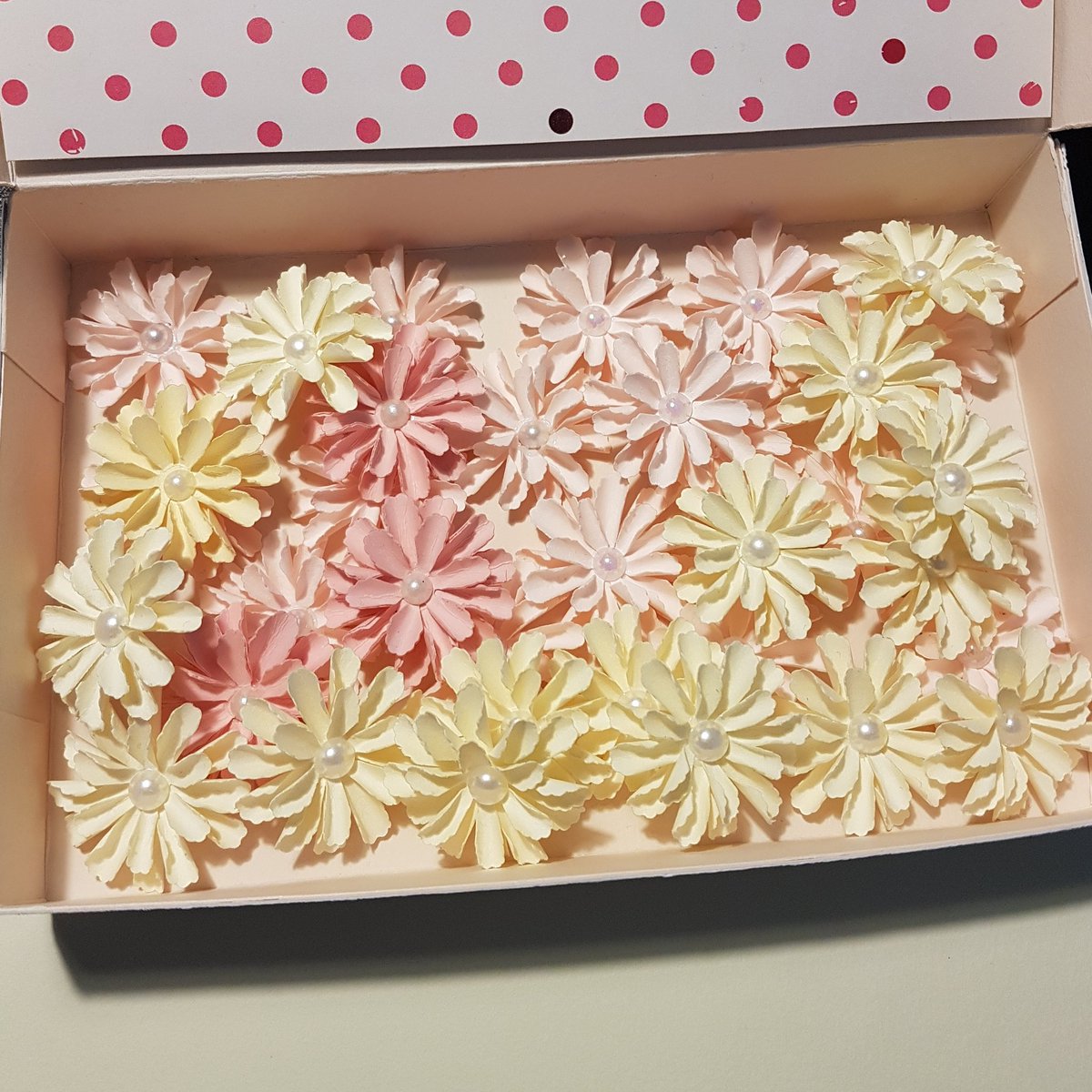 I am making paper flowers to build up my stash again 😊 You can never have enough paper flowers. Am I right? #avaloniaart