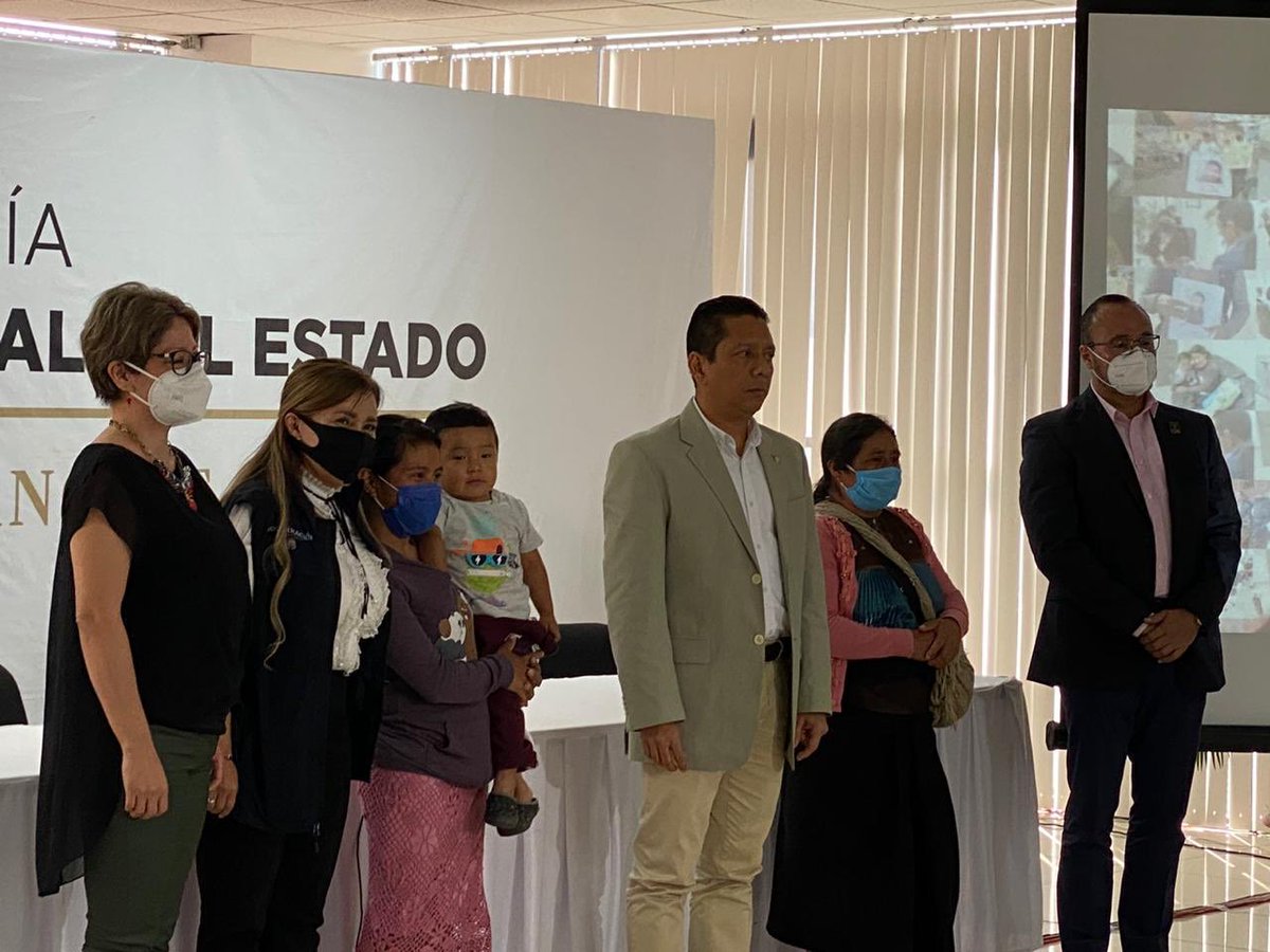 GabyCoutino's tweet photo. #Chiapas caso #DylanEsaú; el menor ya está con su madre y familia, el fiscal @FGEChiapas @JorgeLlavenAbar ofrece conferencia de prensa, el gobernador lo recibe con su madre y en #SanCristóbalDeLasCasas, en el #Merposur se preparan para recibirlo con fiesta y comida de bienvenida https://t.co/4rzhE8VUj8