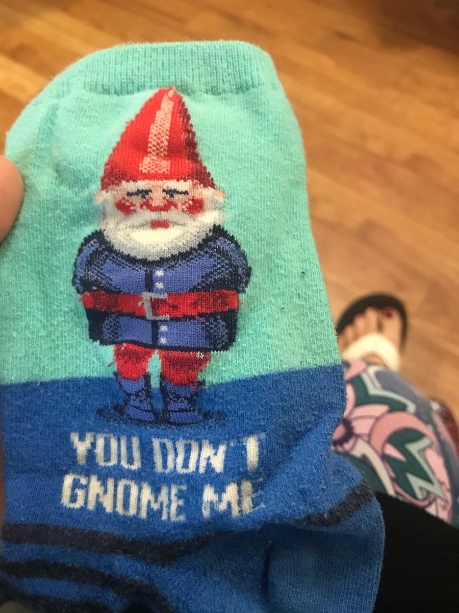 GnomeAndFairy's tweet photo. #NonPregnantMom #CSectionDay Fashion Update: The correct black dress was found, but I brought the back-up one too, just in case.

Also, can you imagine how uncomfortable I felt in my flip flops all this time in the hospital?! #ItAllAboutLookingGood https://t.co/hZpHALKv9r
