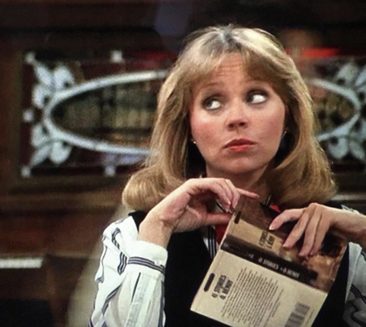 𝓒𝓱𝓮𝓮𝓻𝓼 𝓪𝓼 𝓛𝓲𝓽𝓮𝓻𝓪𝓻𝔂 𝓒𝓵𝓪𝓼𝓼𝓲𝓬𝓼In an ode to resident bar bookworm Diane Chambers here is an amusing ode to great literary works via Cheers.