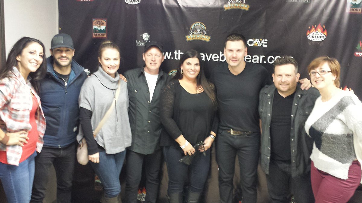 BindyShay's tweet photo. #FlashbackFriday 
Big Bear, CA to see @EmersonDrive
Great girls weekend!
@tbonesmoma @TexasGirl4Ever @jenntilly We need another trip once it's safe to do. Miss y'all!! https://t.co/N0gBq1bA6z