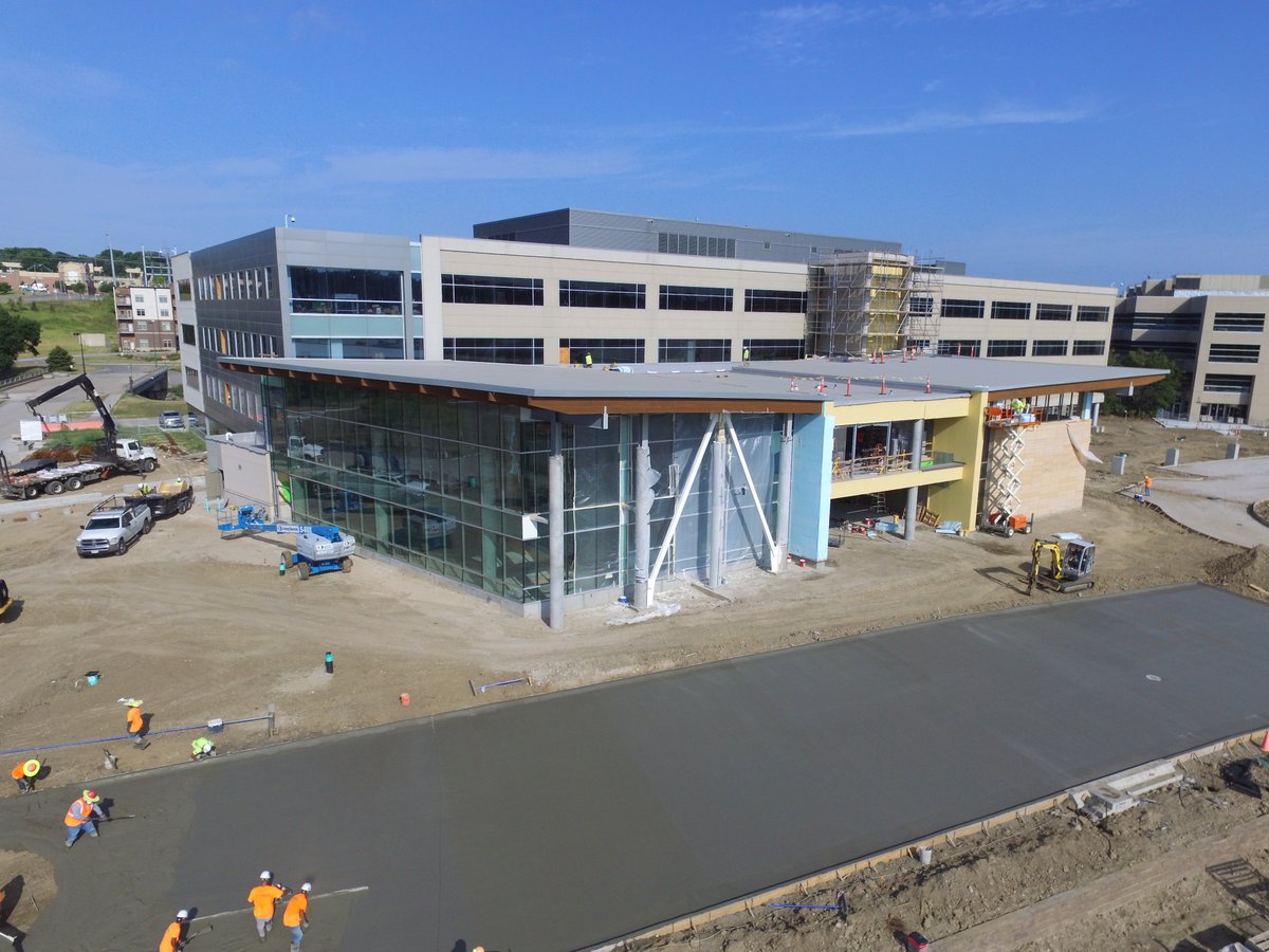unmc_mmi's tweet photo. MMI's replacement building near UNO's Scott Campus has itself some newly-poured concrete!
Photos courtesy of @altusstudios1 drones.
@MCLConstruction
#unmcMMI #MMInewbuilding #renovation #altus #MCLconstruction https://t.co/WgRYEaFo2n