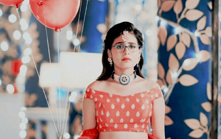 Nd The girl who never hesitate to break her own Rishta When She found that this rishta is not right for her nd take a stand for her self respect...The best confrontion ever,, Mishti Agarwal The Strong Woman #RheaSharma  #RheaAsMishti  #YRHPKHits300 #YehRishteyHainPyaarKe