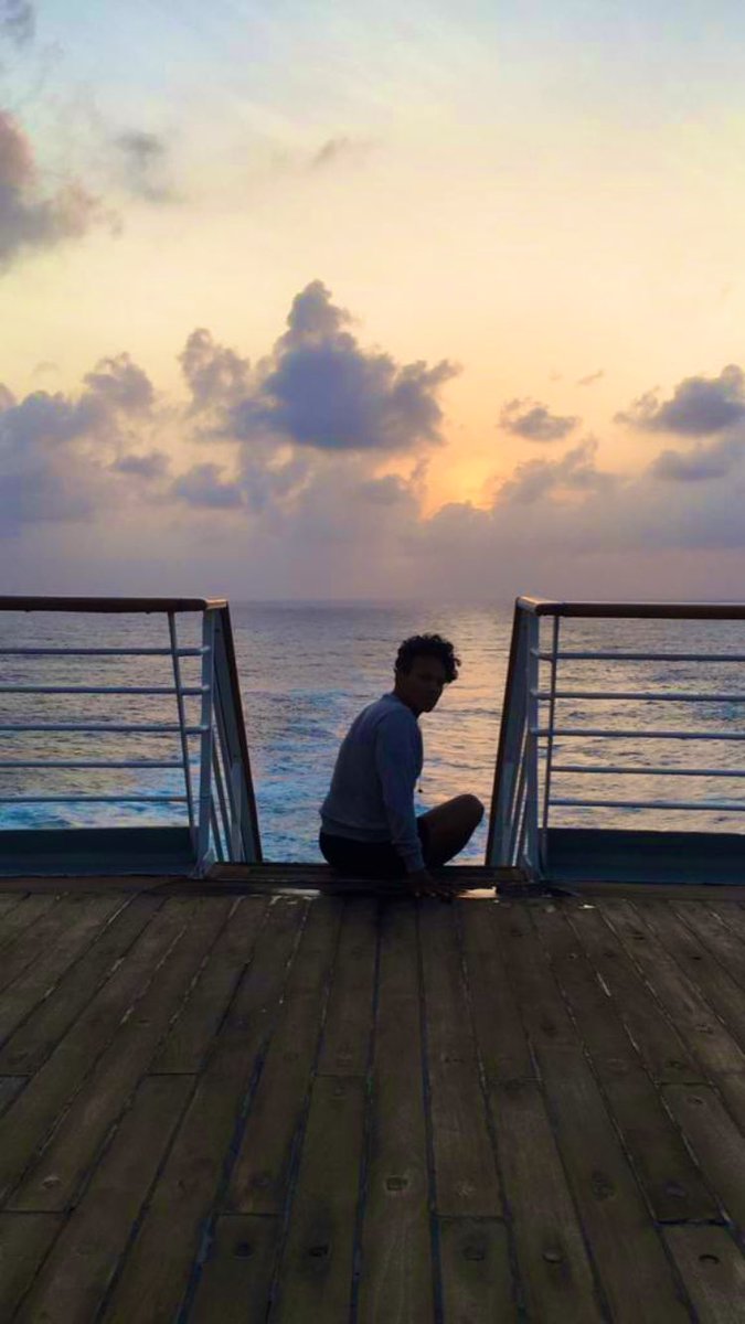 Hoy es un día de esos en los que añoro volver a conversar con esa línea del infinito que se une para recordarnos lo pequeños que somos. 🌊