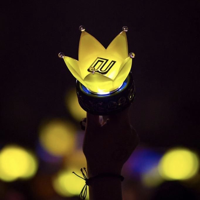 G-Dragon was the first idol to customize a specific lightstick for fans so they can differentiate themselves as VIPs, then it became a trend and every group had their own lightstick for their fandom.