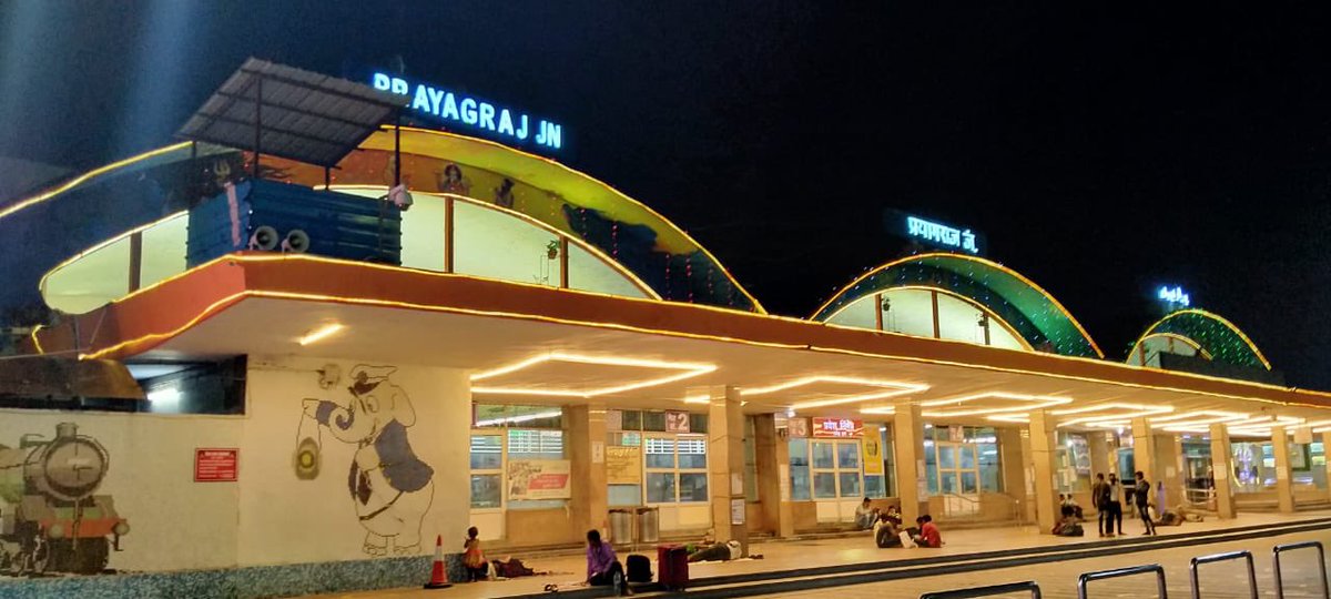 RailMinIndia's tweet photo. प्रयागराज स्टेशन की खूबसूरती यात्रियों का मन मोह रही है! https://t.co/MdqxYcBjqF