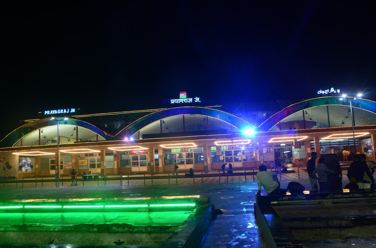 RailMinIndia's tweet photo. प्रयागराज स्टेशन की खूबसूरती यात्रियों का मन मोह रही है! https://t.co/MdqxYcBjqF