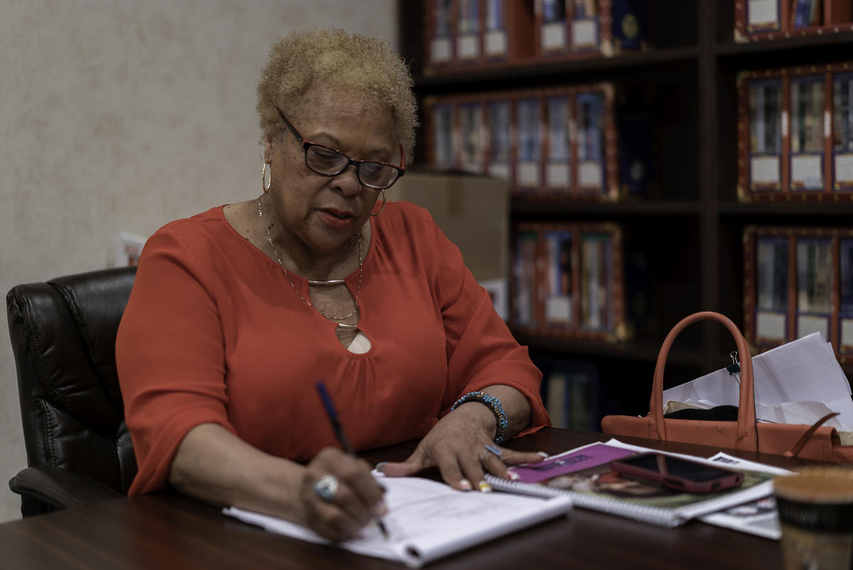 MetroFocus's tweet photo. TONIGHT: With Long Island’s minority student population at over 40%, why are only 8% of its educators people of color? #BrandyScott of the Long Island Black Educators Association joins @RafPiRoman to discuss.
5:30pm on @njtv
6pm on @ThirteenWNET
7pm on @WLIW21 https://t.co/6FoVazraqQ