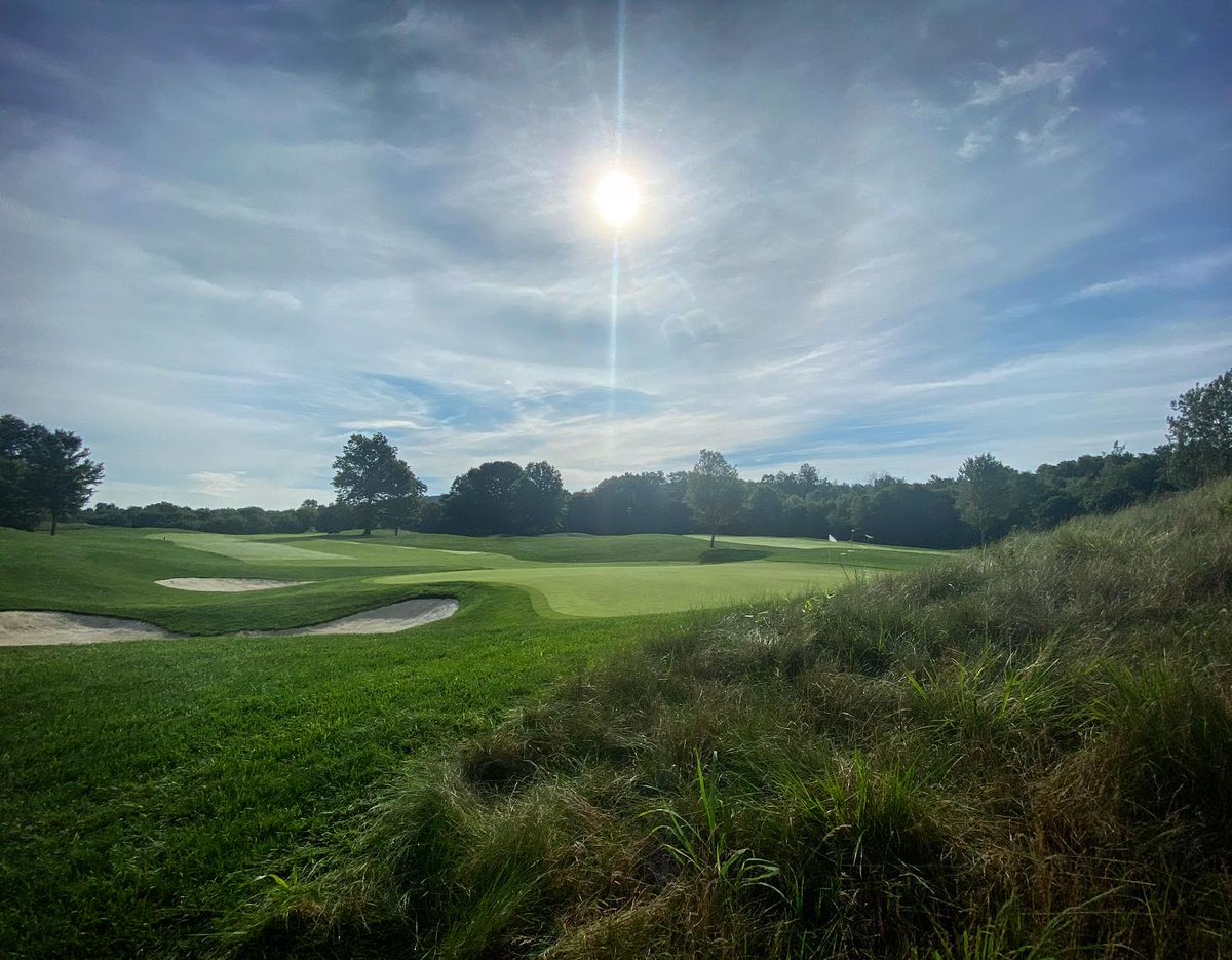 BlackOakGC's tweet photo. Happy Friday! It’s 72 and sunny here, a perfect day to hit the links or just enjoy the view. ☀️
#blackoakgolfclub #njgolf https://t.co/KhWObhUo0l