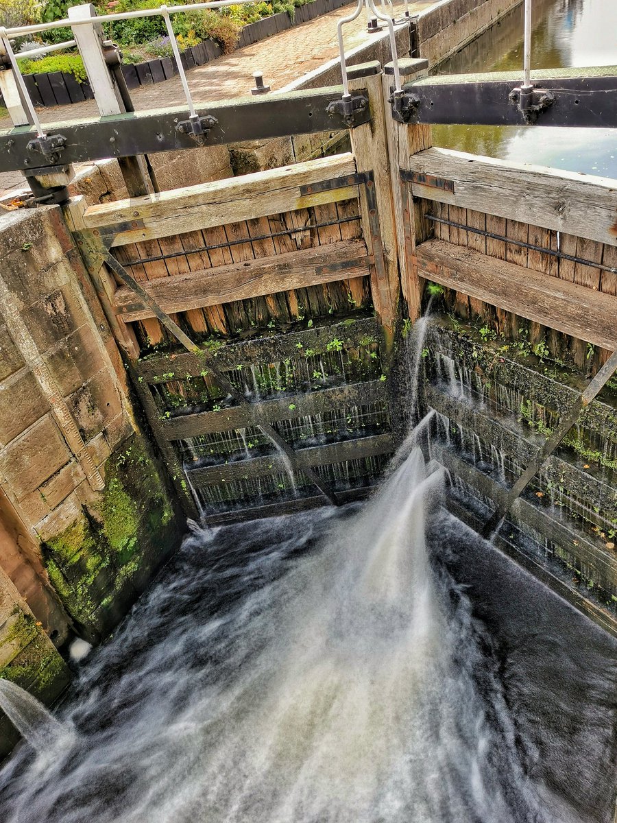 justin_kadafi's tweet photo. Silky water flow #silkywater #cranfleetlock No4 #lovemyHuawei #CapturedonHuawei #p30pro #p30prophoto #p30prophotography #Huaweip30pro #huaweipic #huaweiphoto @HuaweiMobileUK @HuaweiDeviceUSA @HuaweiMobile #RedLyfe #RedFlu #purpletwitter https://t.co/zhgCeiSNC3