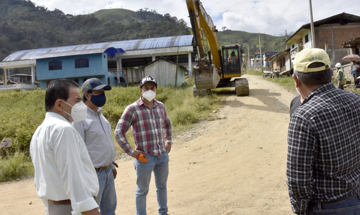 GAD10447289's tweet photo. #Palanda | En la cabecera parroquial de #ElPorvenirDelCarmen, el @GADPalanda inició los trabajos de construcción del alcantarillado pluvial y adoquinado de las principales calles del sector.   

#ZamoraChinchipe 

Toda la información aquí: 
https://t.co/Ra01cAPnVR https://t.co/Kdl5LIU2tF