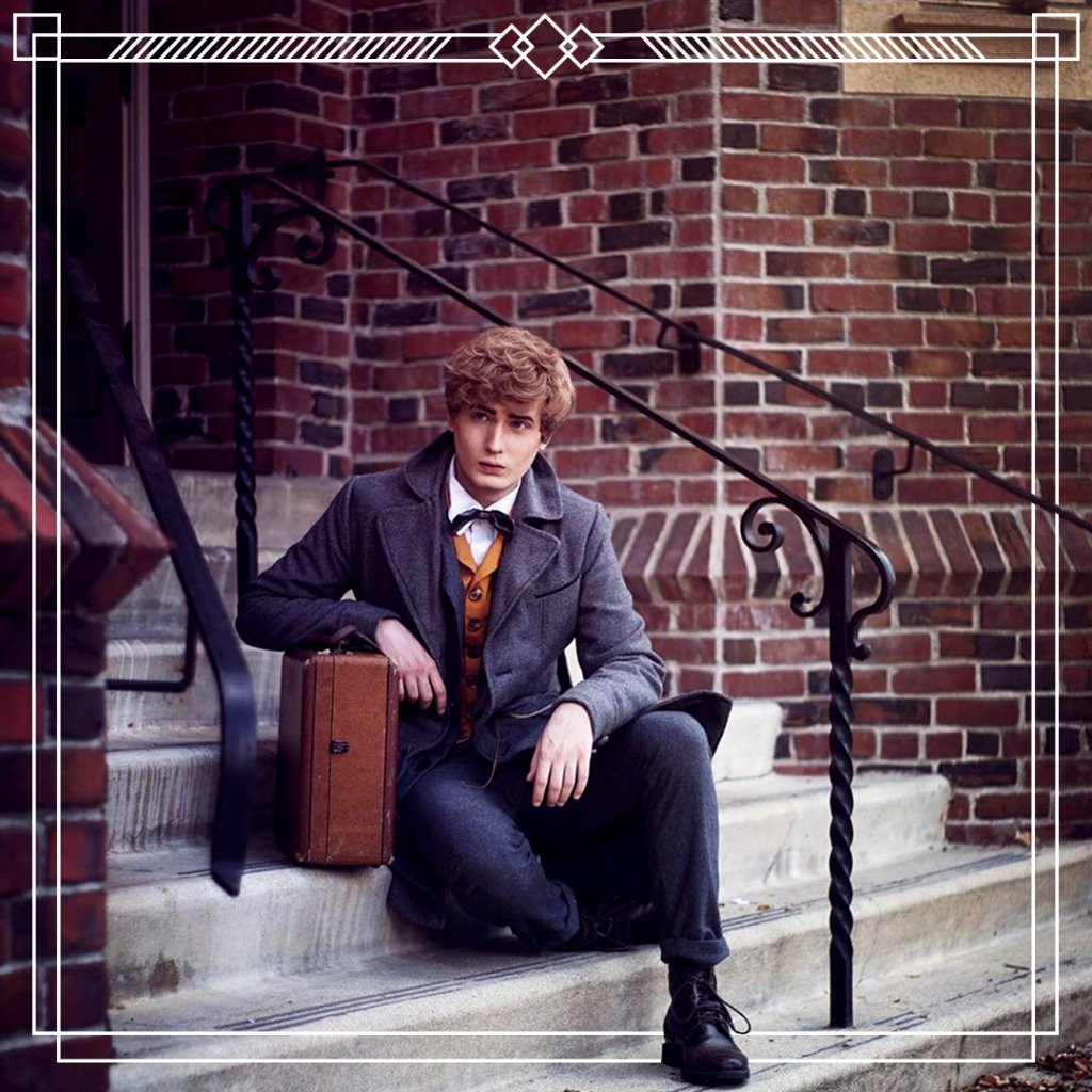 FantasticBeasts's tweet photo. "As soon as I saw [Newt] on the screen I knew I had to cosplay him. For one, I loved the costuming that was done for him, and I also found him incredibly relatable in so many ways as far as his personality goes!" #FantasticFans [✨ : kurochatcosplay 📸 : princecakecosplay] https://t.co/SjaQVgHcL7