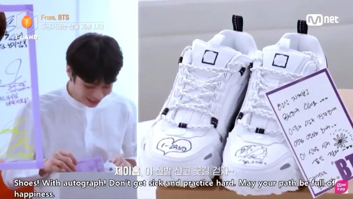 geonuslover's tweet photo. it’s hanbin’s first time in i-land and he even got a signed shoes as a gift from hobi. DESERVE. 

#ILAND_EP7 https://t.co/Q8fR8LrEGJ