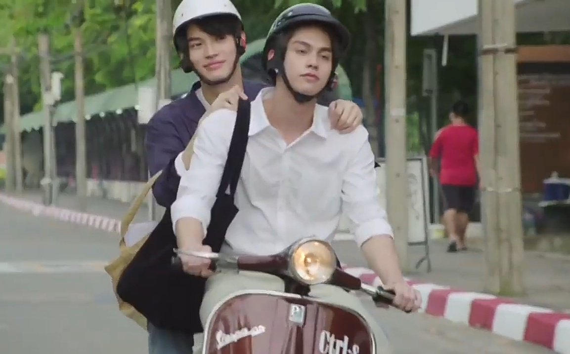 Fny_space's tweet photo. Dilan khas thailand nya qaqa😍😍

#ยังคั่นกูEP1
#ยังคั่นกู 
#StillTogether https://t.co/ZjMdcUh1Eu