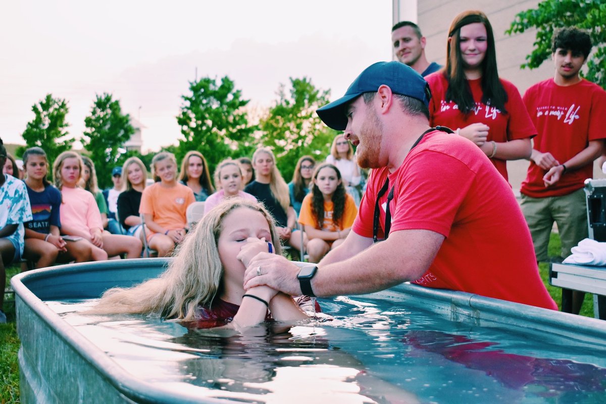 NAMB_SBC's tweet photo. God is continuing to move in the hearts and lives of students! Recently 7 students at @firstcleveland professed their faith through baptism! https://t.co/b2o7IwWLFn