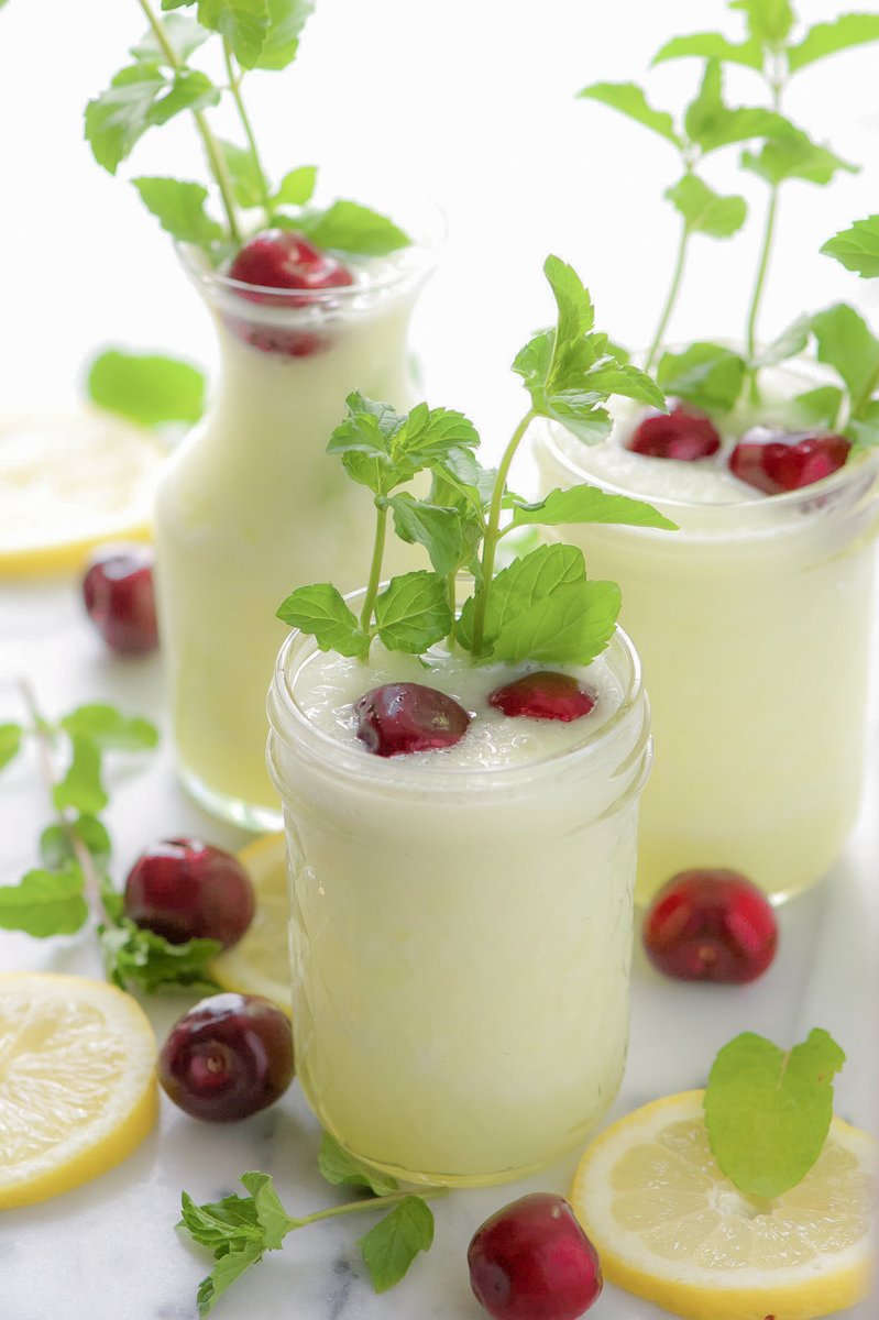 YellowCreekSpa's tweet photo. FRIDAY SKINNY HAPPY HOUR!
Slushies Just Got Skinny—&amp; Spiked! ⁠
Just 85 calories⁠
⁠
⁠2 tsp lemonade mix (2 packs Crystal Light Lemonade) ⁠
3 oz Skinny Girl Cherry Vodka
1 1/2 cups water⁠
2 cups ice⁠
⁠
Blend until smooth. Pour into 2 glasses. Sip away! #skinnycocktail https://t.co/2Zd1Eb2Zh9