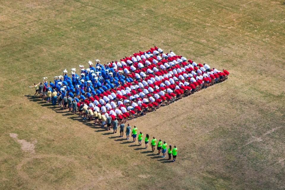 ohio4h's tweet photo. Here's a great way to end the work week! Take a look at the 385 campers and staff at Ohio Military Kids Camp forming a living flag in 2016 at the camp on Kelleys Island.
P.S. Can you spot the "eagle" at the top of the flagpole?!
#4HGrows #TrueLeaders https://t.co/1jE3GExYPR