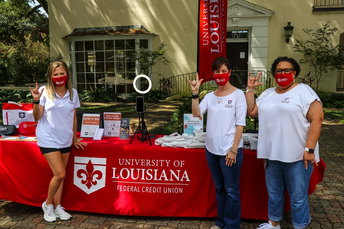 ulalumni's tweet photo. Welcome to UL Lafayette, Class of 2024! 🤟The Alumni Association loved being able to safely host lunch for incoming freshmen this week. Special thank you to our sponsor, University of Louisiana Federal Credit Union. #GeauxCajuns #Cajunsof2024 https://t.co/Da26GJY2cC
