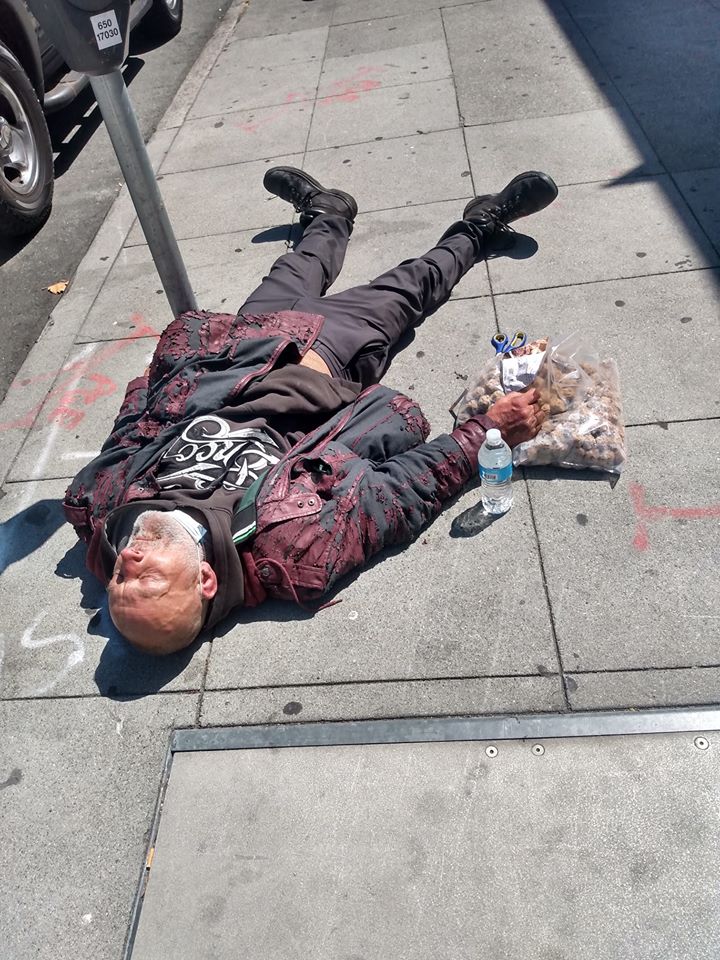 DeahDipietro's tweet photo. @PGE_SFPeninsula @SFFDPIO @SFPDNorthern It's been 2 weeks! We have called the police, the power company etc. Nobody will do anything. He has already burnt up his tent and himself. #DoYourJob #LawlessSF https://t.co/kNpYL0viiD