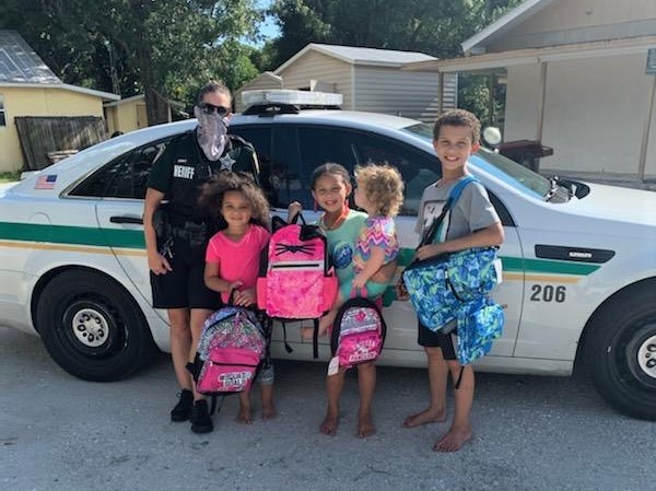 ManateeSheriff's tweet photo. With may children headed back to school next week in Manatee Co., we're so happy to be able to deliver backpacks to some of the children we meet thanks to a generous donation from Bealls. These smiling faces sure made our Friday so much better! #MCSOCares #Thankful https://t.co/2Mwc9KnkZl