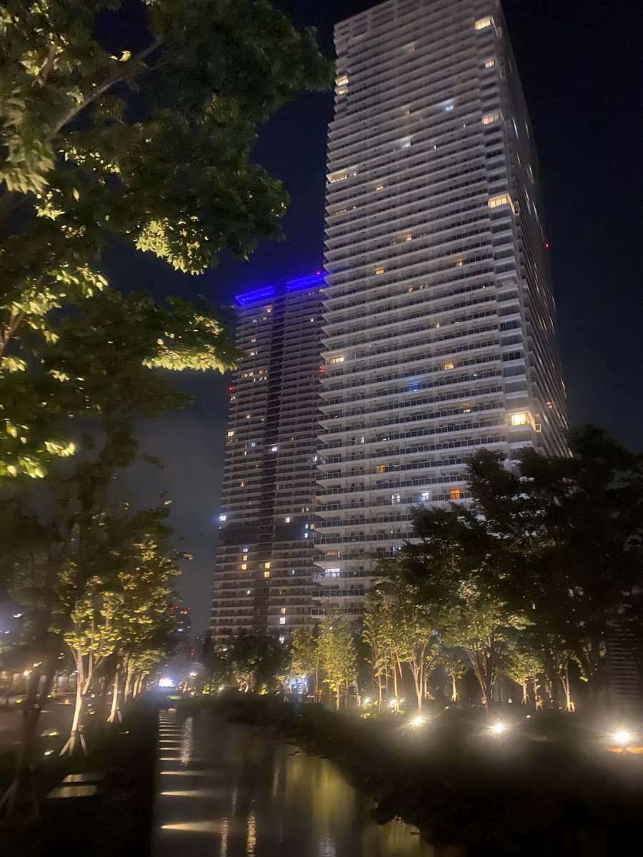 aloha_loco's tweet photo. お仕事終わりに、深夜の #自転車さんぽ で高層マンション巡り⁈ https://t.co/bkfot96XQ7