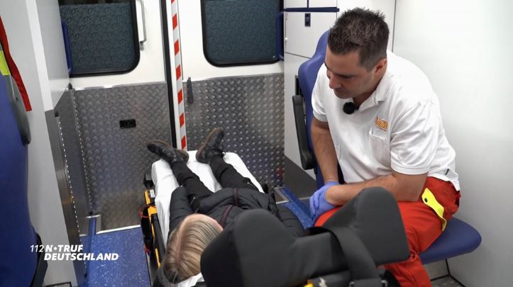 Mittwoch lief zum 2. mal 112 Notruf Deutschland auf <a href="/sat1/">SAT.1</a>! Chris und Fraz vom Rettungsdienst des ASB Frankfurt werden von einem Kamerateam bei ihrer täglichen Arbeit begleitet und rund 1,3 Millionen Fernsehzuschauer haben die Einsätze verfolgt.🚑bit.ly/30YEl26 #ASBHessen