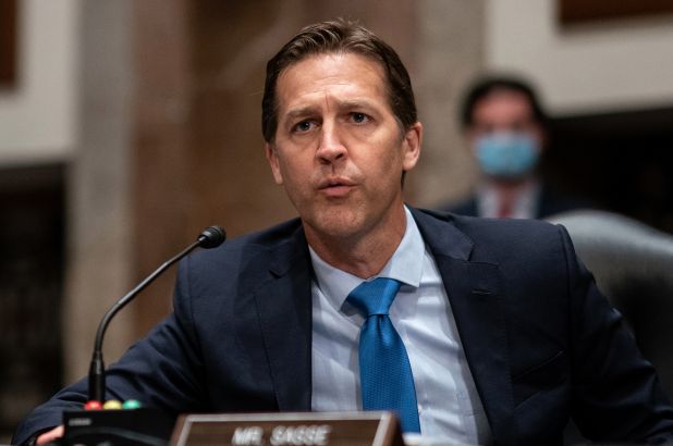 . @SenSasse  @BenSasse Protect democracy. Obey your oath. Demand Trump fund the USPS.Lincoln Voters, call Ben Sasse NOW at (402) 550-8040 to demand action.  #FundUSPS