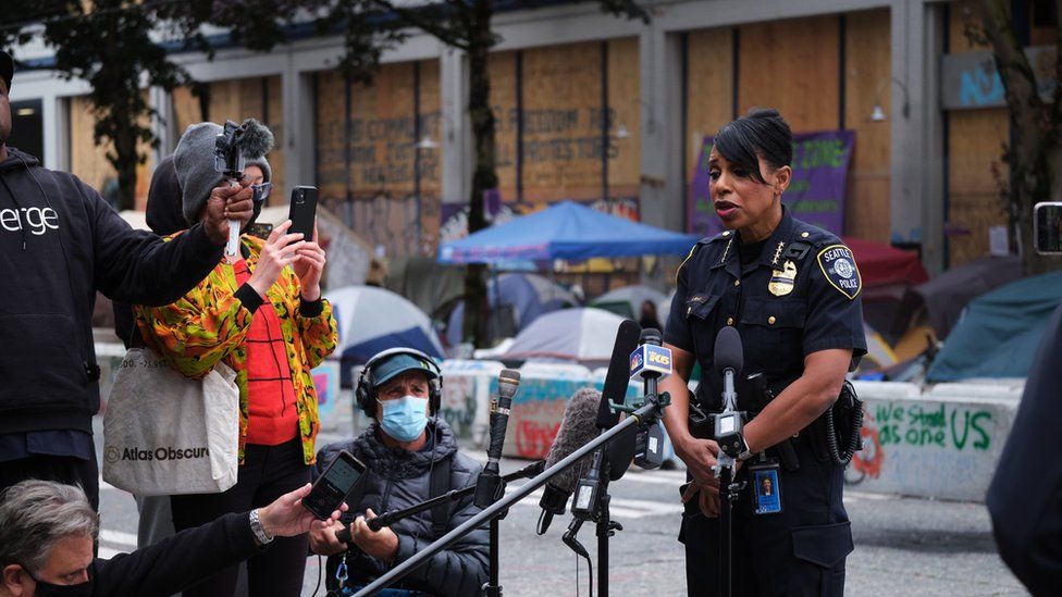 SocialistAlt's tweet photo. Seattle Police Chief Carmen Best Resigns: Councilmember Kshama Sawant’s Response - https://t.co/IXcJkjGO8R
#CarmenBest #Seattle #BestResigns #DefundthePolice #BLM https://t.co/aoIFM4Q5VU