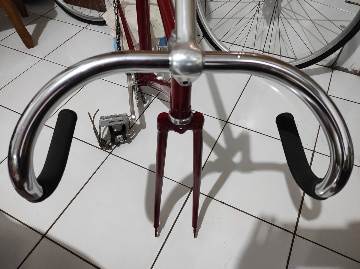 edwarichardd's tweet photo. WTT Trackbar NITTO B123 NJS + Long grip Charge Plunger Black dengan Shredbar / Risebar NITTO Silver + Grip OURY Black. Cari yg bisa COD Jkt - Bks aja WA : 08111684878. NOT FOR SALE yaa:) #fnfjb 
@fixedandfurious @trackcyclery @fixpart16 @fixieaks @AG_BIKES @fix_fixed https://t.co/mzDpi5rVbK