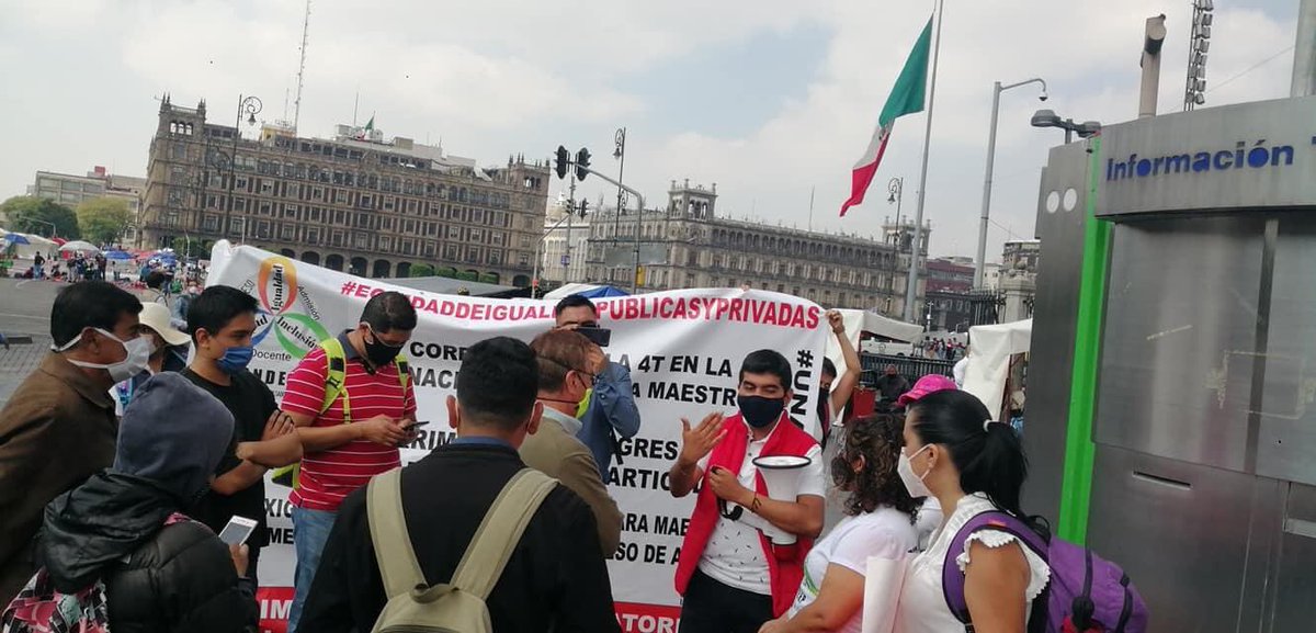 NormalistasT's tweet photo. Estamos a fuera de palacio Nacional en la ciudad de México solicitando una audiencia  y respuesta con las autoridades de secretaría de educación y gobernación para proponer una sola lista en este proceso de evaluación
2010 - 2021
#UnaSolaLista
#IgualdadEnOportunidades https://t.co/l20NEQt56L