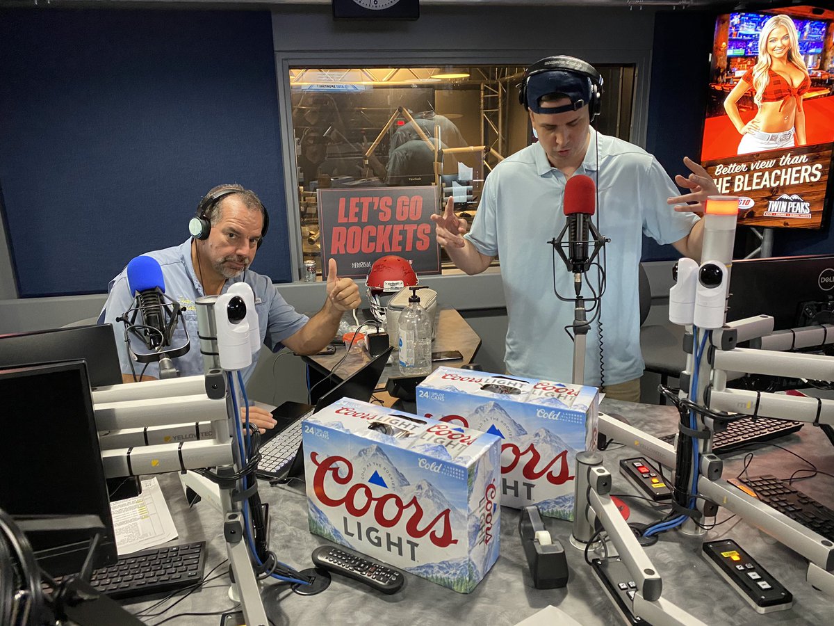 ClintStoerner's tweet photo. Hopped on w/ the @SportsRadio610 “In The Loop” guys today. Chopped up former @HailStateFB TE Jordan Thomas as a RZ threat for the @HoustonTexans this year &amp; the importance of @deshaunwatson in the run game. 

Showed my appreciation the only way I know how! @CoorsLight #TexasChill https://t.co/0Rq0ReLWOW