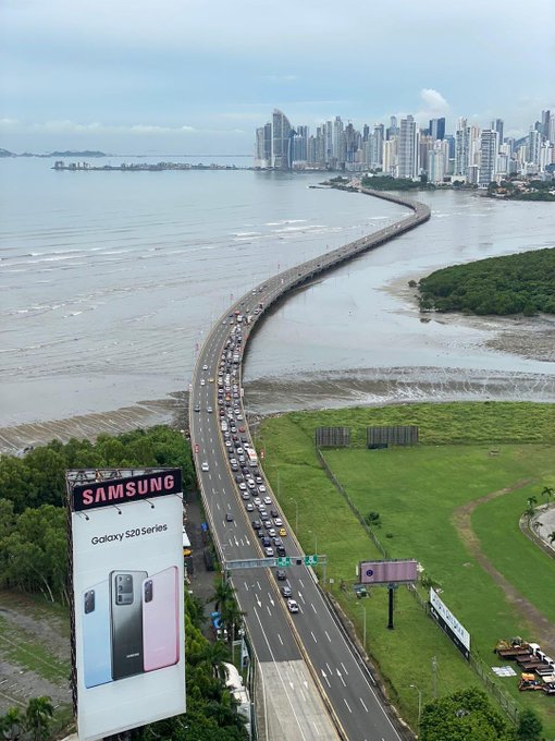 tvnnoticias's tweet photo. Se registra accidente de tránsito en el Corredor Sur, a la altura del Tramo Marino en dirección a Panamá Centro. Se mantiene el tráfico afectado. Vía @TraficoCPanama #NoticiasTVN #TraficoAM https://t.co/H35LRpPjmq