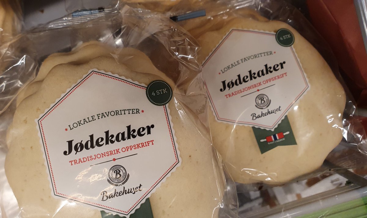bjarnesatrang's tweet photo. Fant kaker på #kiwi i #haugesund i dag. Kjøpte ikke. Er dette fremdeles innafor altså?! Lurer veldig. #kaker https://t.co/fUTF4Zd9O8